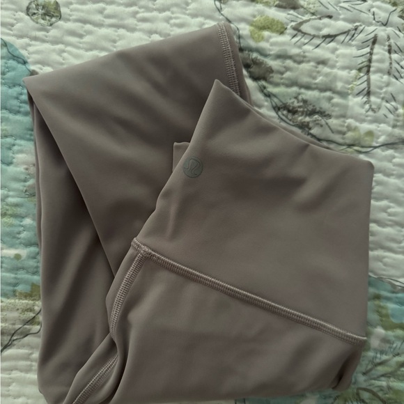 Lulu Aligns - Picture 1 of 3